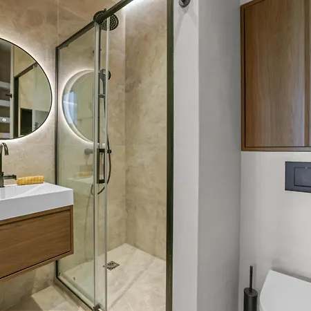 Elegant Situe Proche Du Palais *