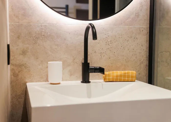 Elegant Situe Proche Du Palais Cannes