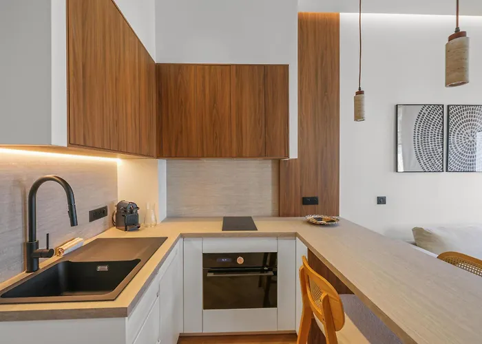 Elegant Situe Proche Du Palais